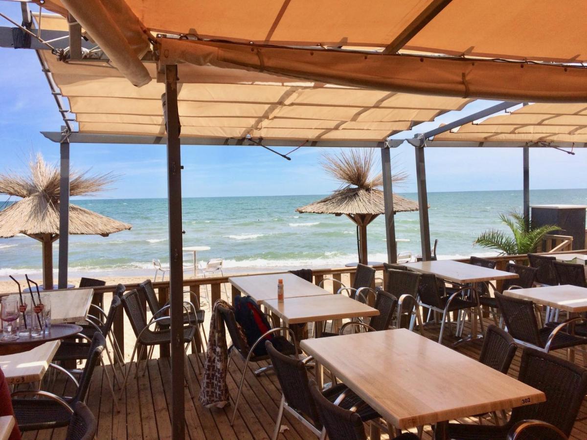 Beach, Wine, Dining, Sports, Summer, Winter Apartment Serignan Bagian luar foto